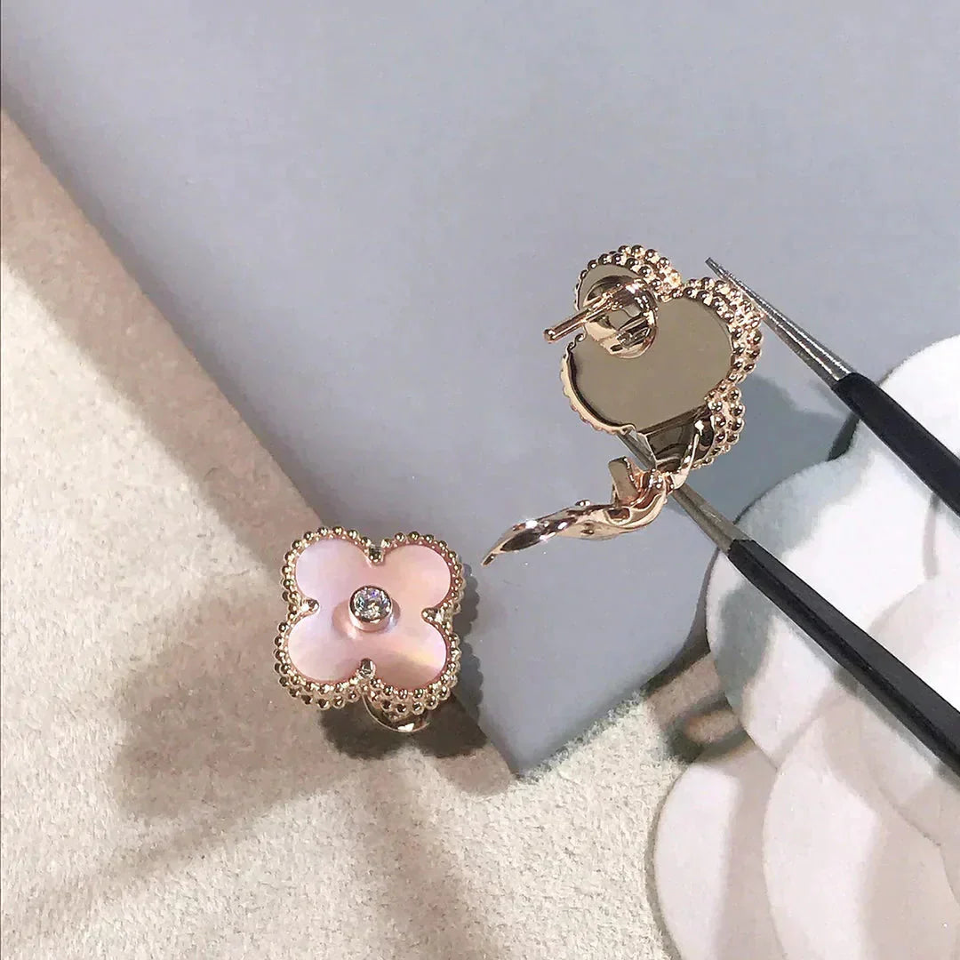 [Love's Uplift]CLOVER MEDIUM 1 MOTIFS  PINK MOP DIAMOND EARRINGS