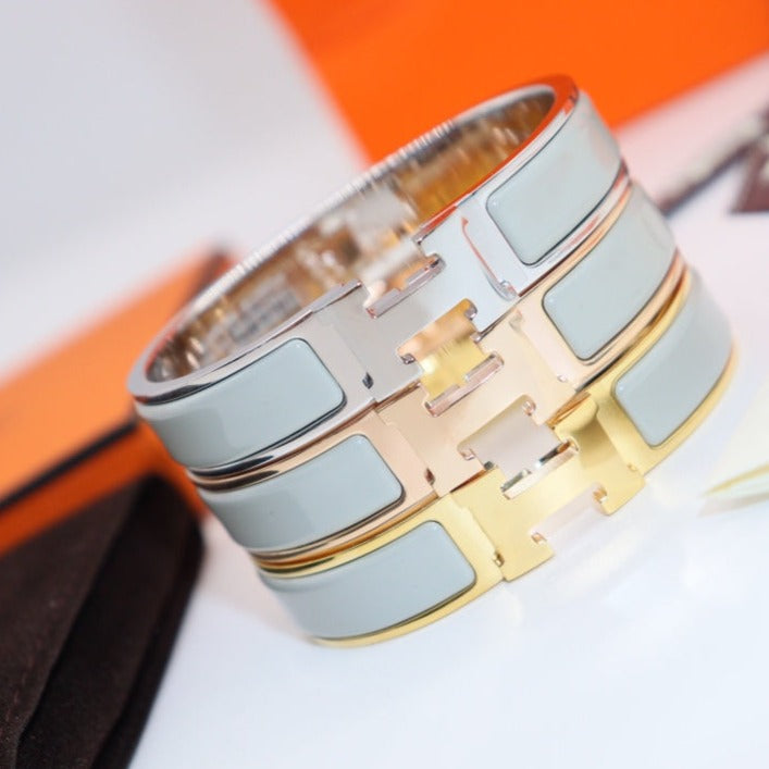 [Love's Uplift]H LIGHT BLUE BRACELET