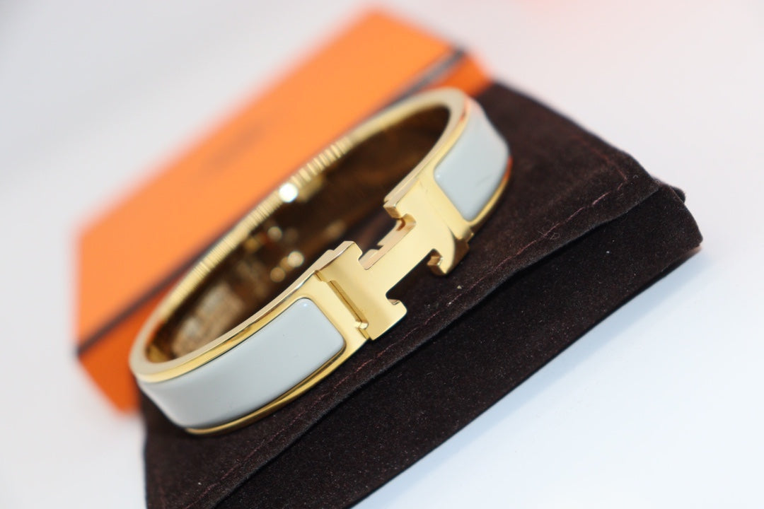[Love's Uplift]H LIGHT BLUE BRACELET
