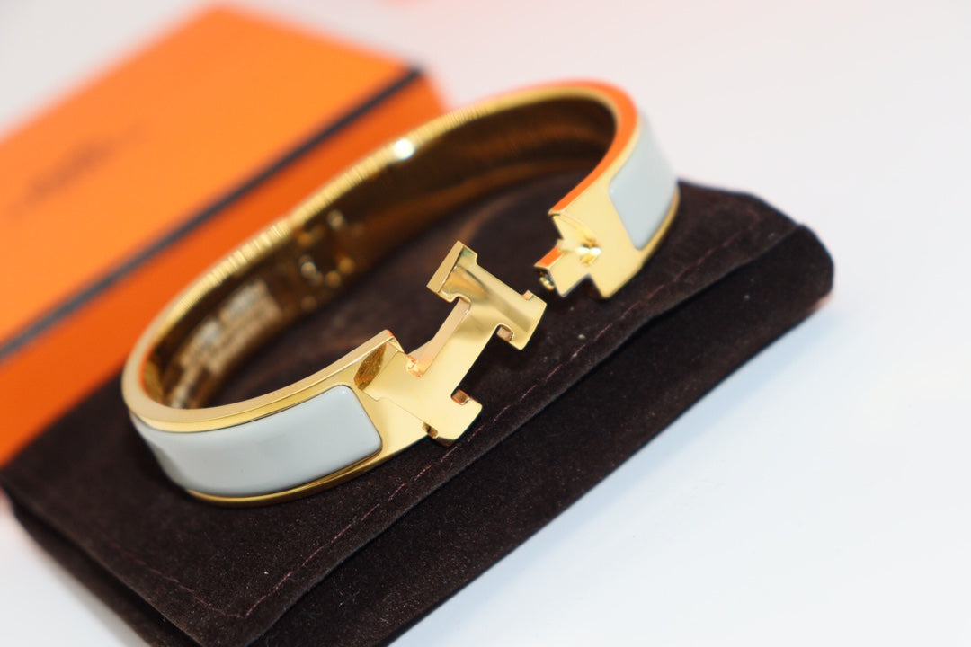 [Love's Uplift]H LIGHT BLUE BRACELET