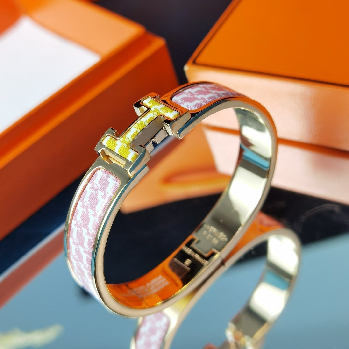 [Love's Uplift]H HORSE BRACELET 12MM