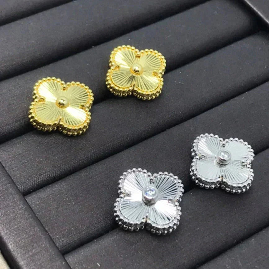[Love's Uplift]CLOVER MINI 9.5MM LASER EARRINGS