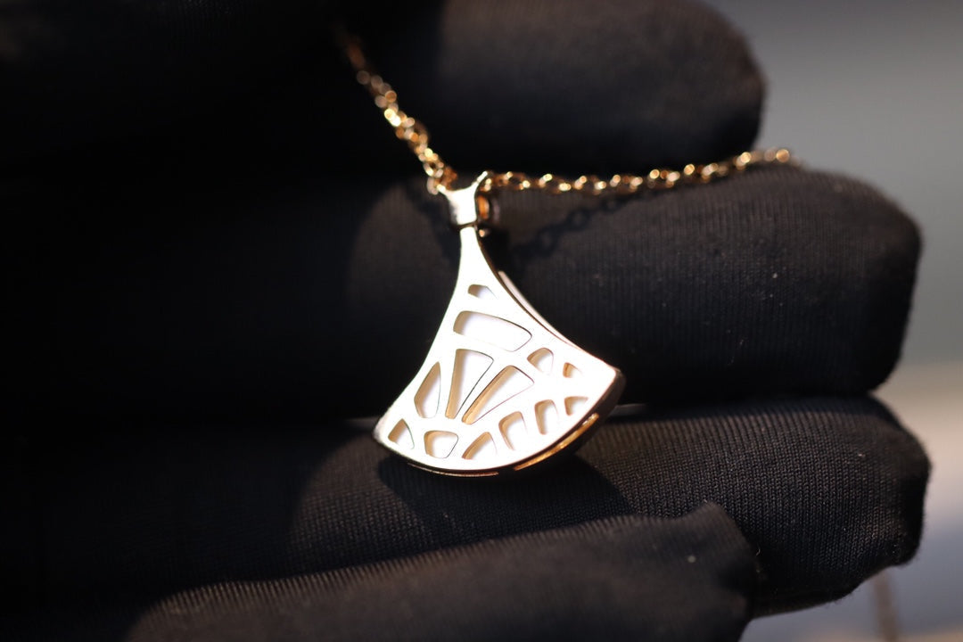 [Love's Uplift]DREAM NECKLACE WHITE MOP PINK GOLD 1 DIAMOND