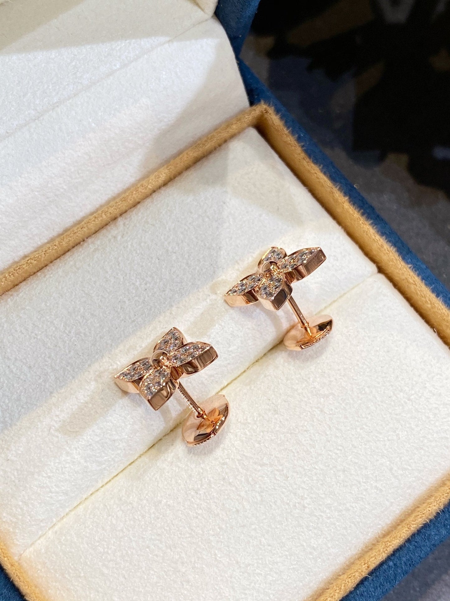 [Love's Uplift]STAR DIAMOND EARRINGS