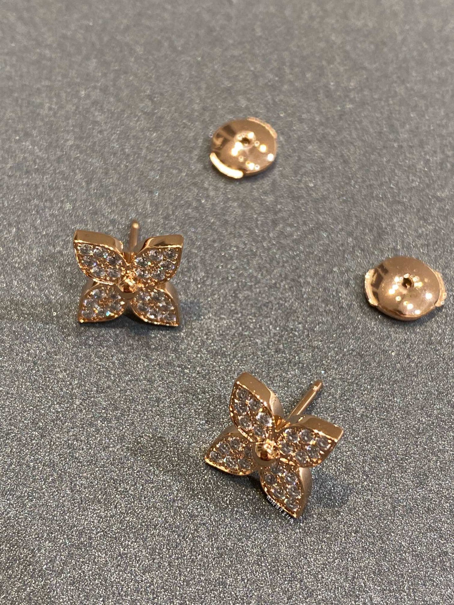 [Love's Uplift]STAR DIAMOND EARRINGS