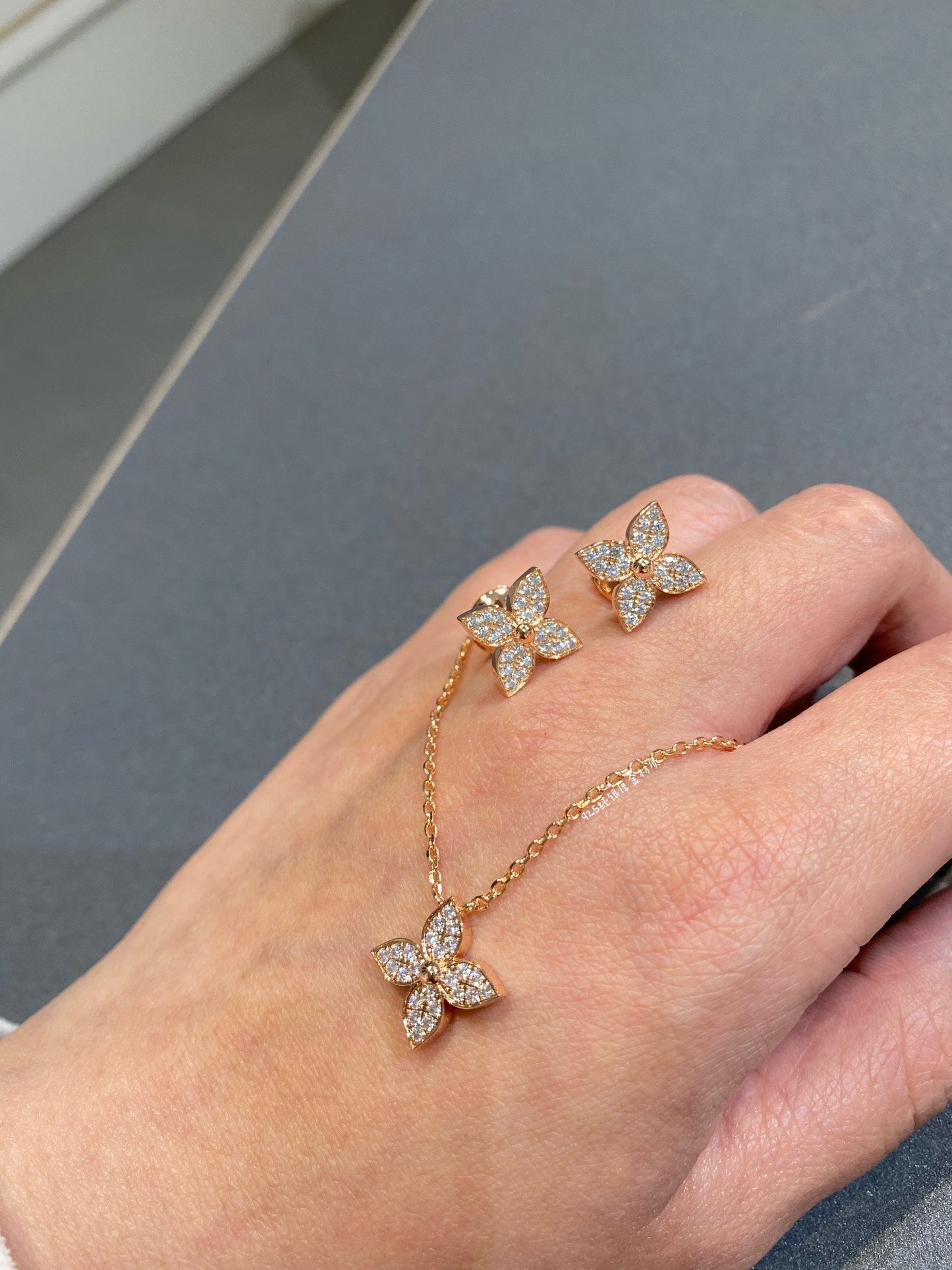 [Love's Uplift]STAR DIAMOND NECKALCE