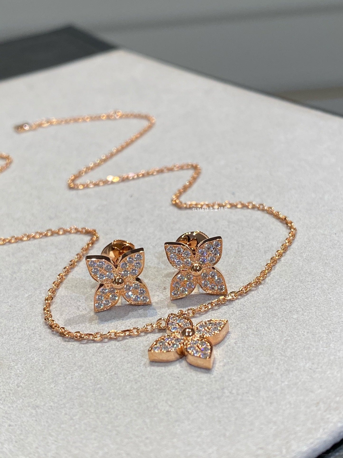 [Love's Uplift]STAR DIAMOND NECKALCE
