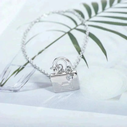 [Love's Uplift]AMULETTE PEDANT SILVER NECKLACE