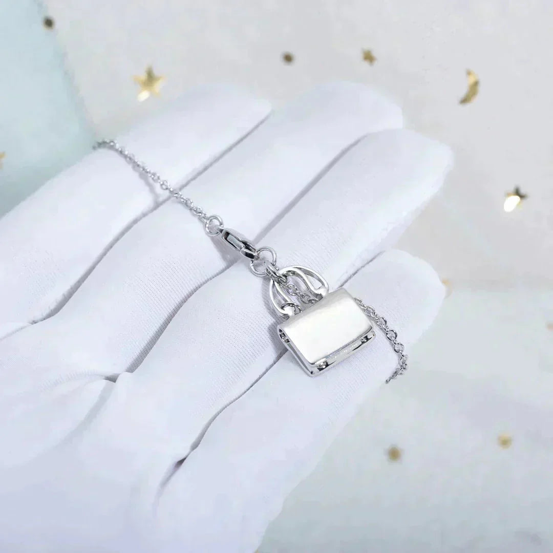 [Love's Uplift]AMULETTE PEDANT SILVER NECKLACE