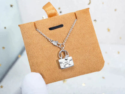 [Love's Uplift]AMULETTE PEDANT SILVER NECKLACE