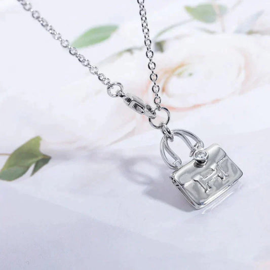 [Love's Uplift]AMULETTE PEDANT SILVER NECKLACE