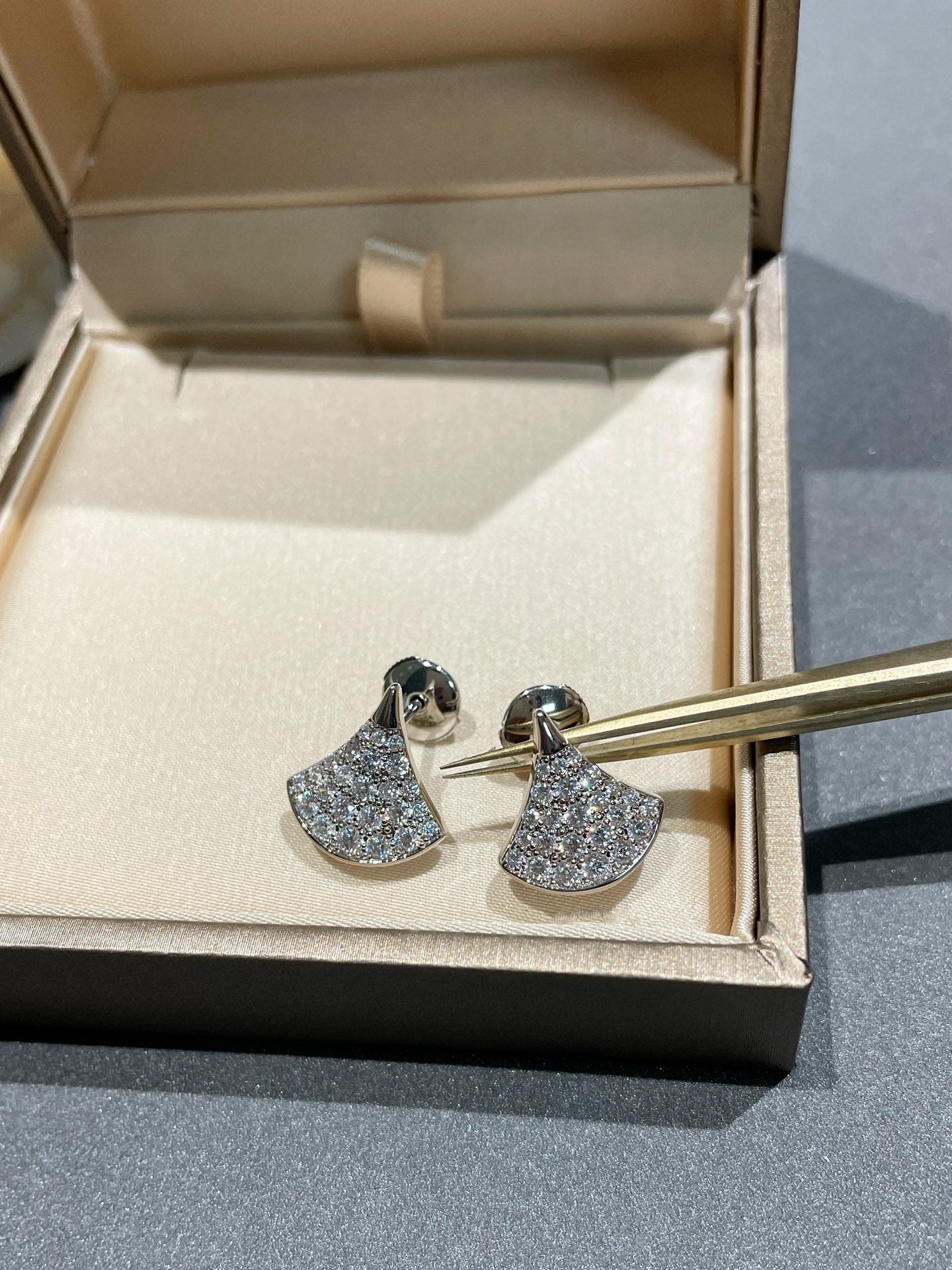 [Love's Uplift]DREAM STUD EARRINGS DIAMOND
