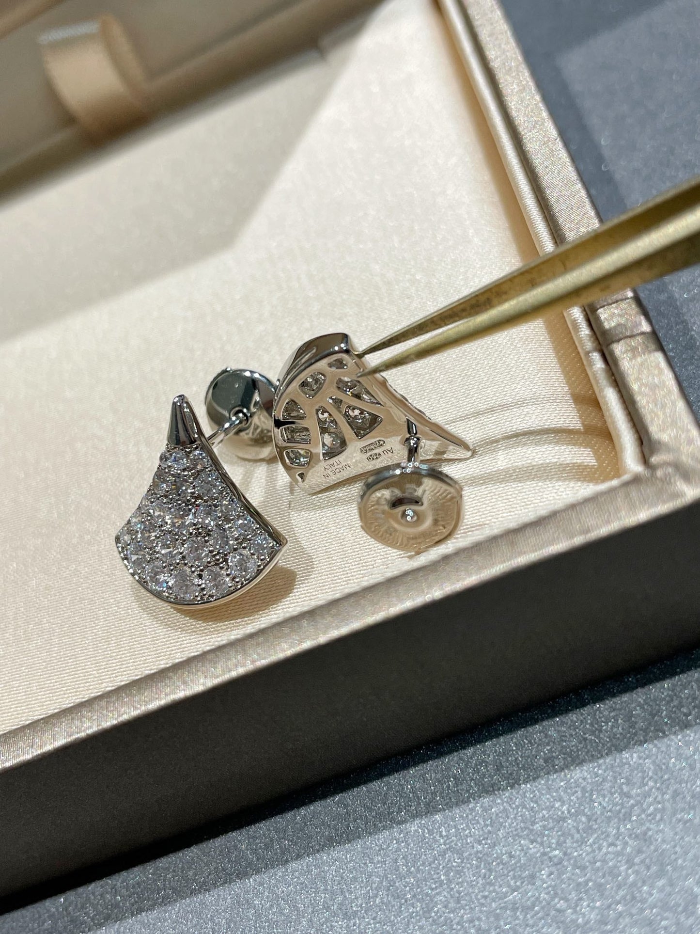 [Love's Uplift]DREAM STUD EARRINGS DIAMOND