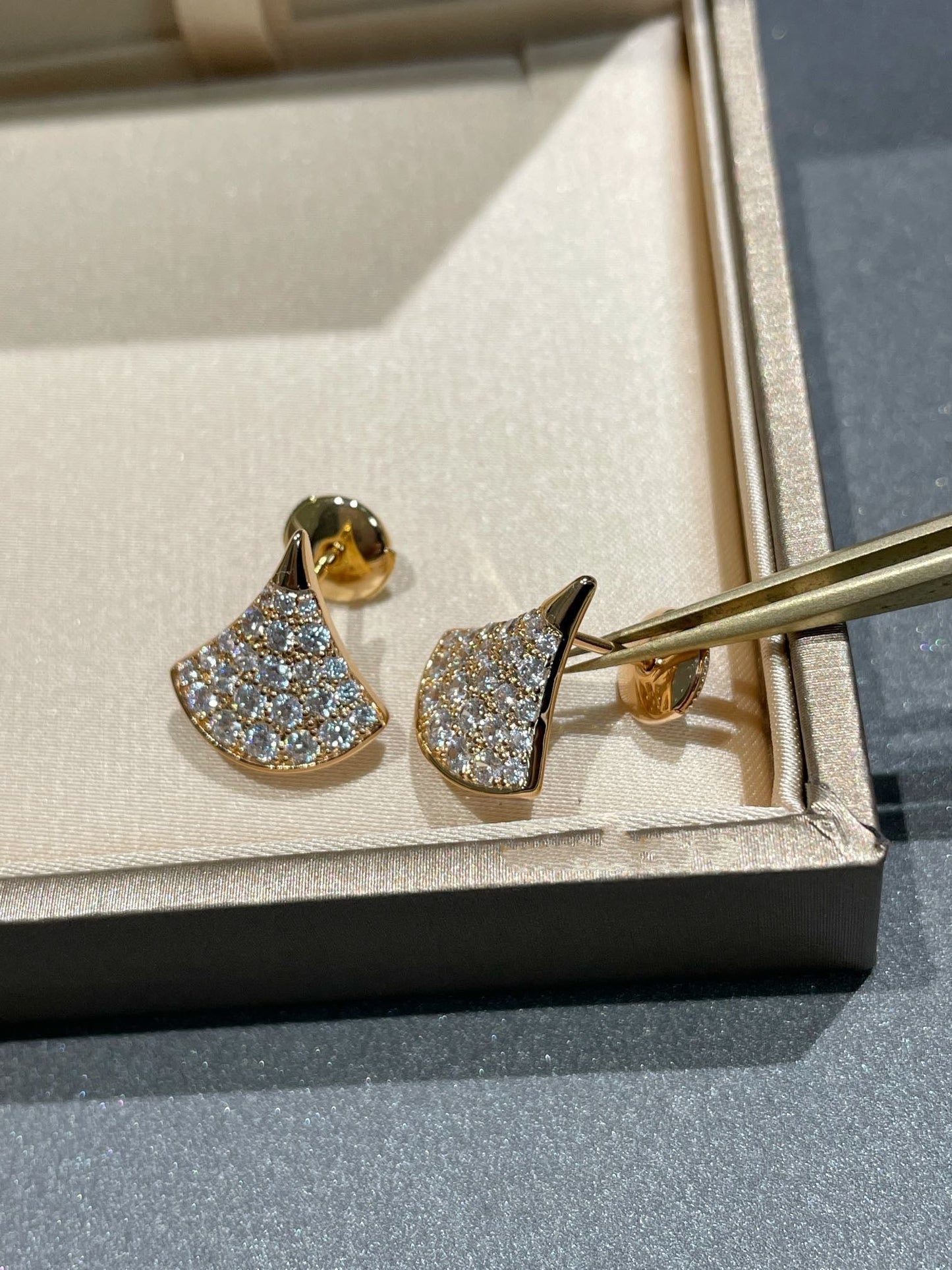[Love's Uplift]DREAM STUD EARRINGS DIAMOND