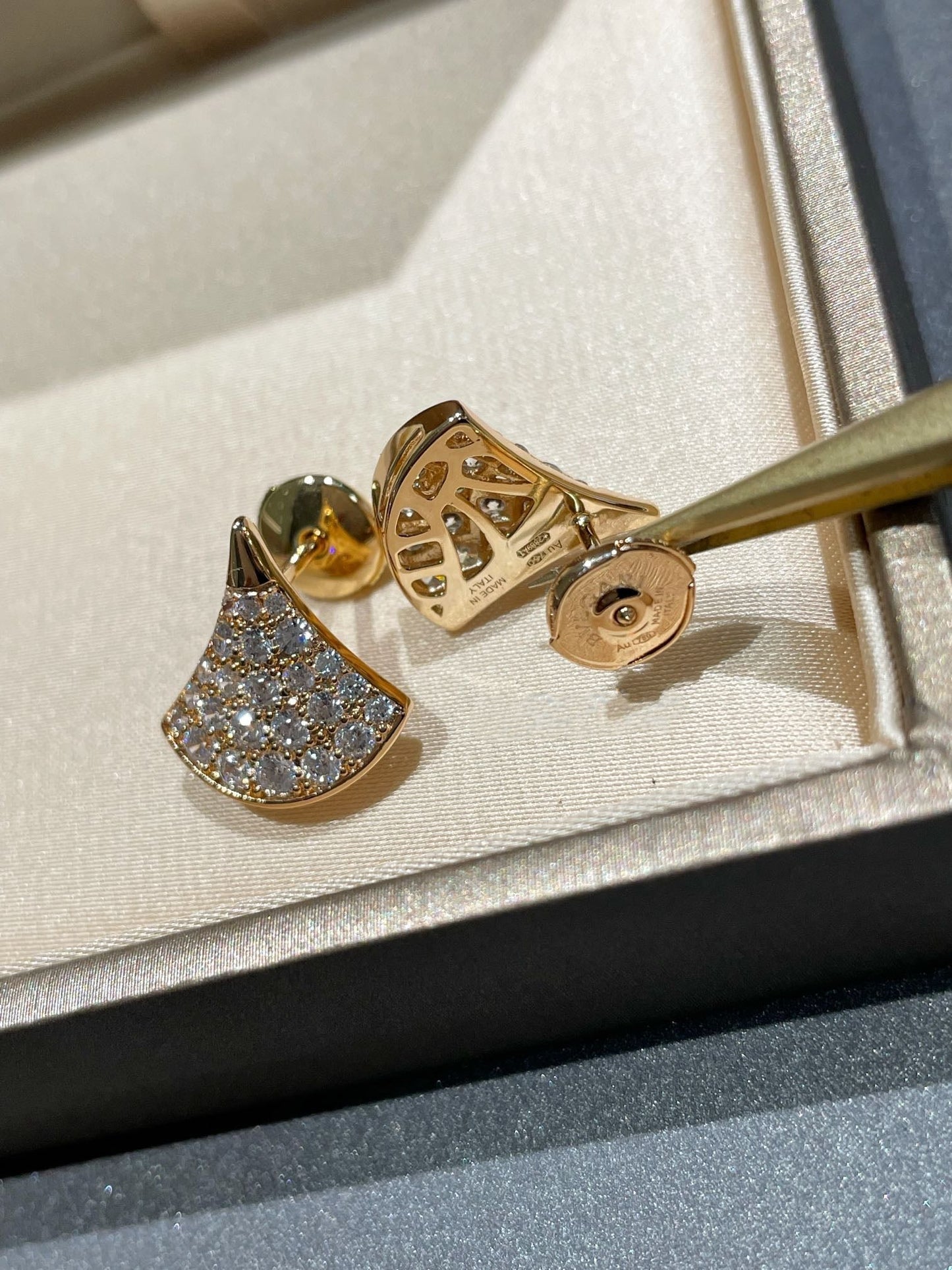 [Love's Uplift]DREAM STUD EARRINGS DIAMOND