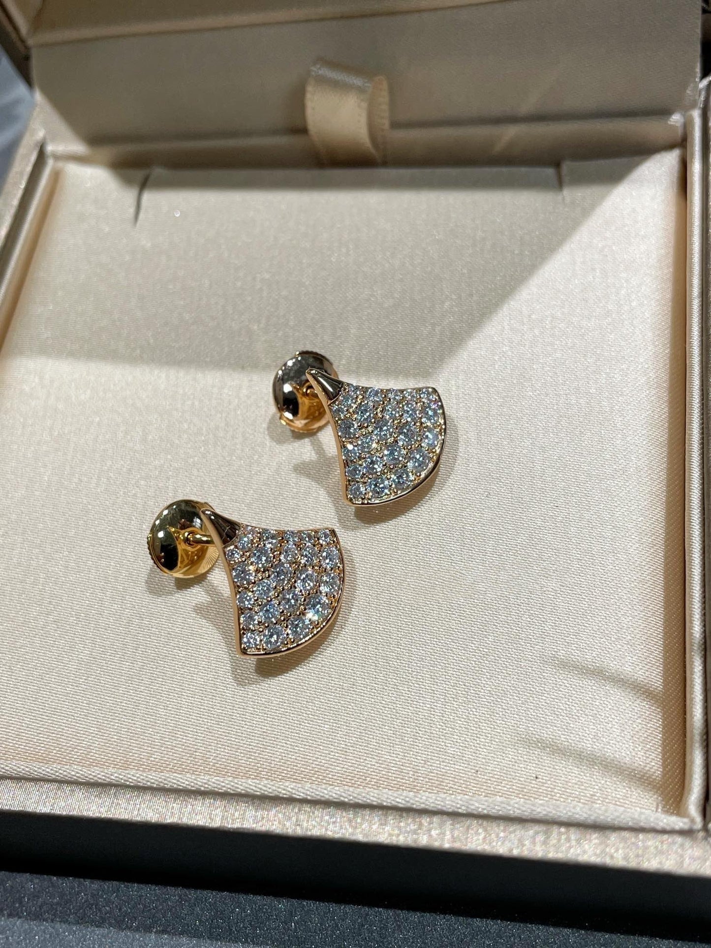 [Love's Uplift]DREAM STUD EARRINGS DIAMOND
