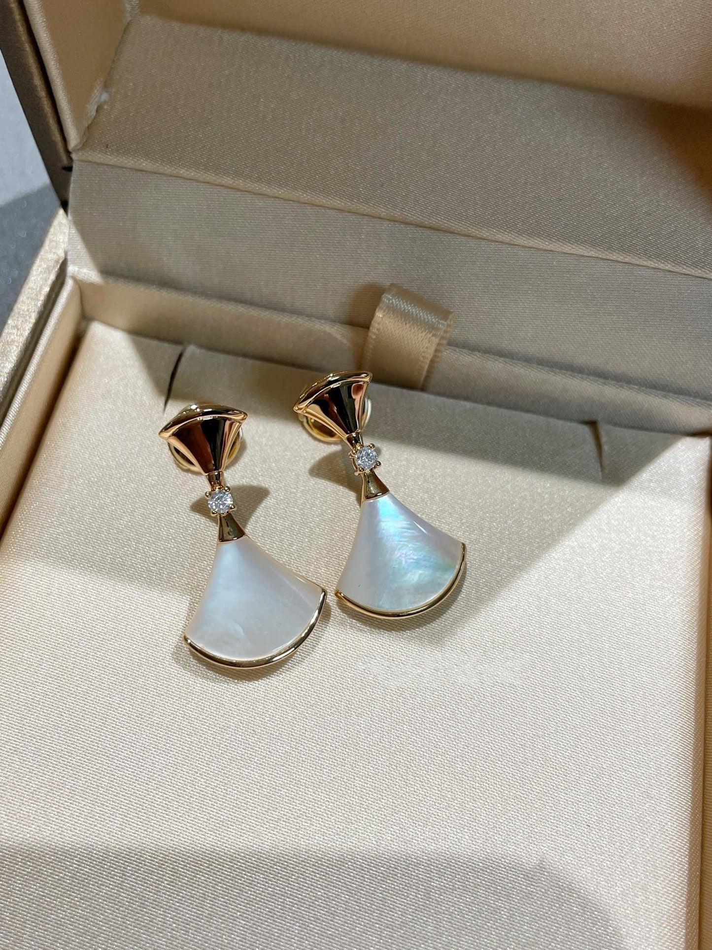 [Love's Uplift]DREAM MOP 1 DIAMOND EARRINGS