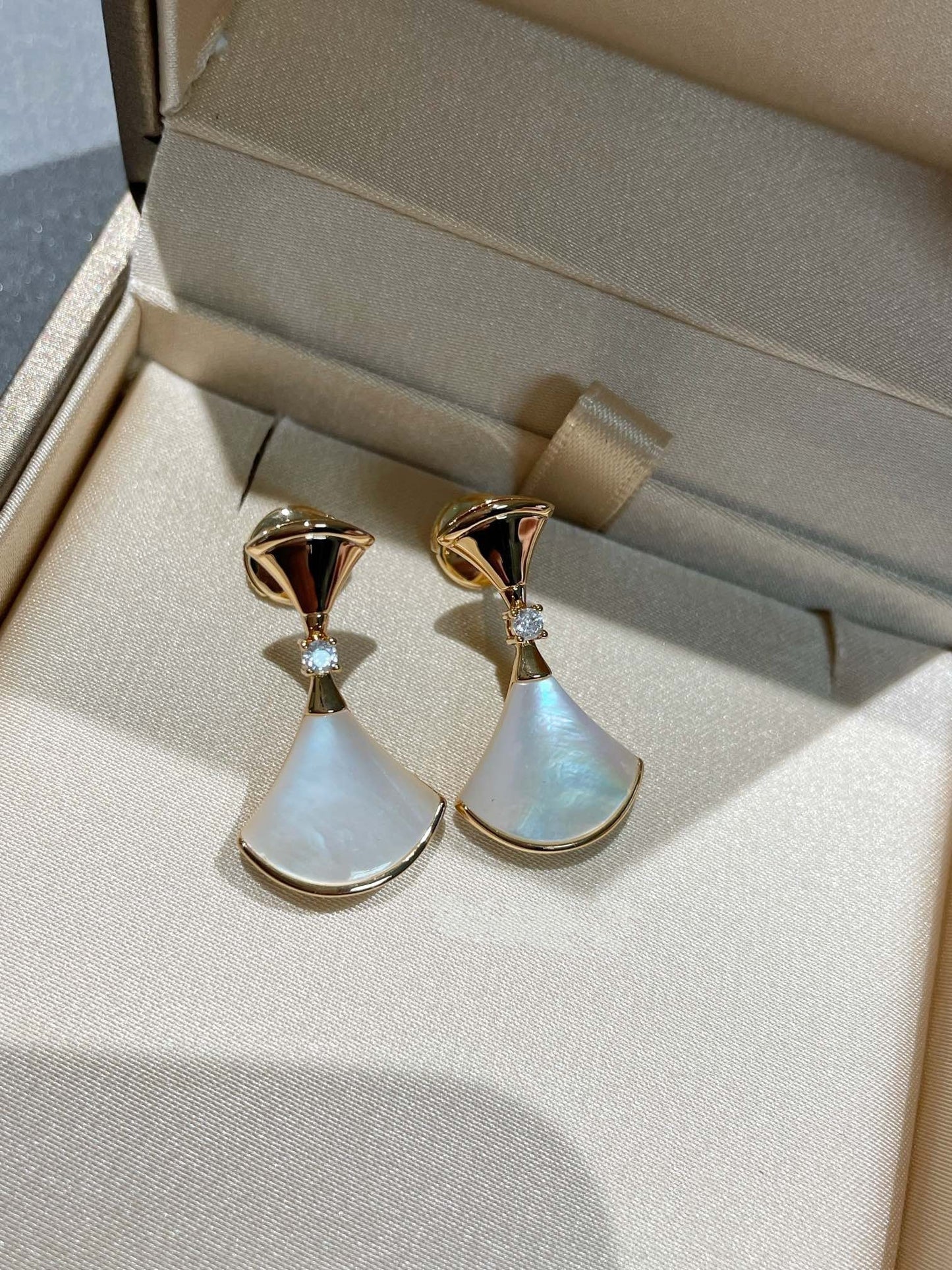 [Love's Uplift]DREAM MOP 1 DIAMOND EARRINGS