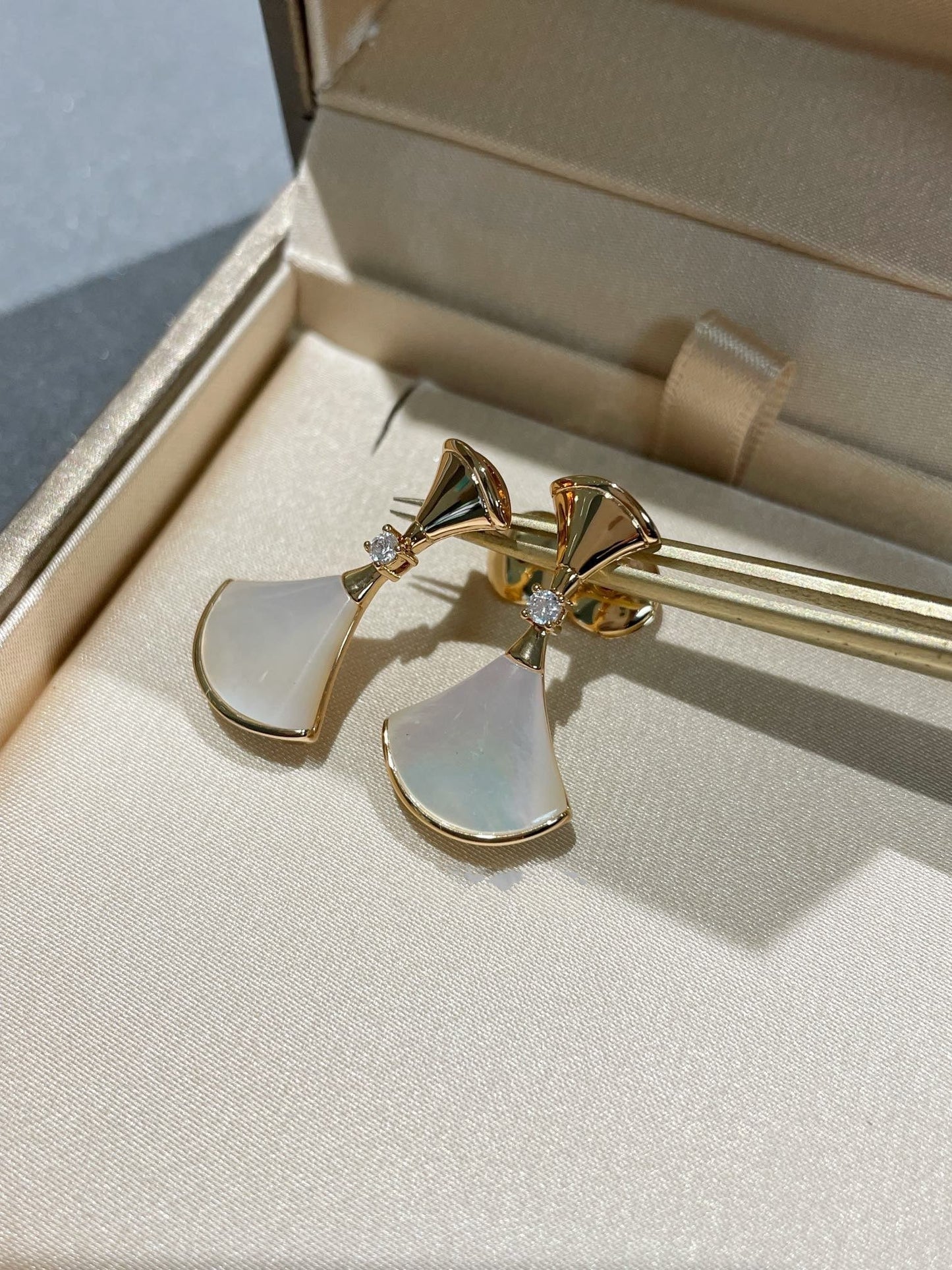 [Love's Uplift]DREAM MOP 1 DIAMOND EARRINGS