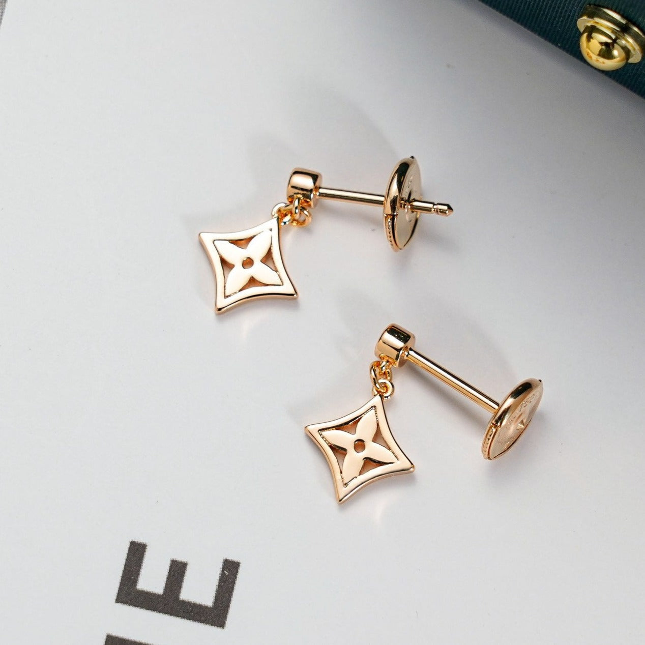 [Love's Uplift]STAR EARRINGS GOLD