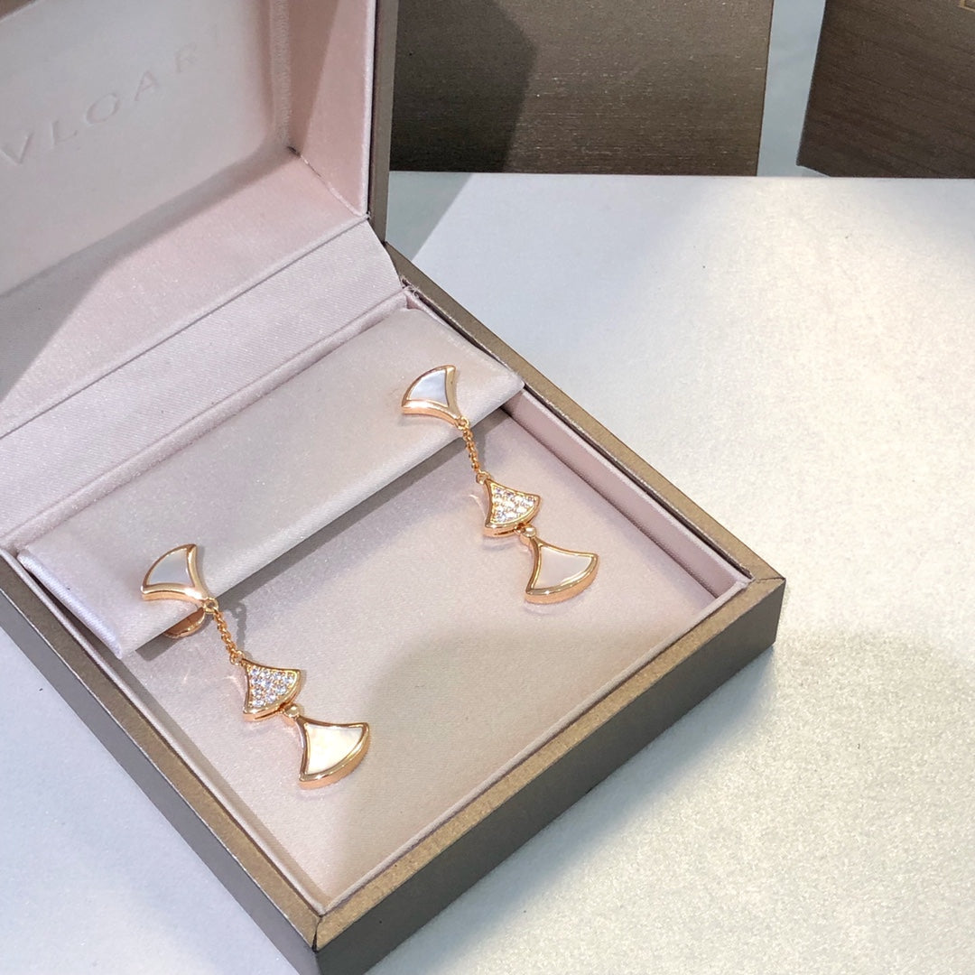[Love's Uplift]DREAM EARRINGS 3 MOTIFS DIAMOND MOP PINK GOLD