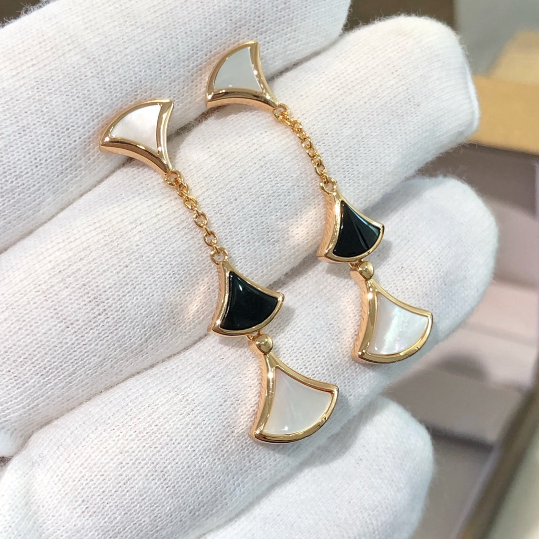 [Love's Uplift]DREAM EARRINGS 3 MOTIFS ONYX MOP PINK GOLD