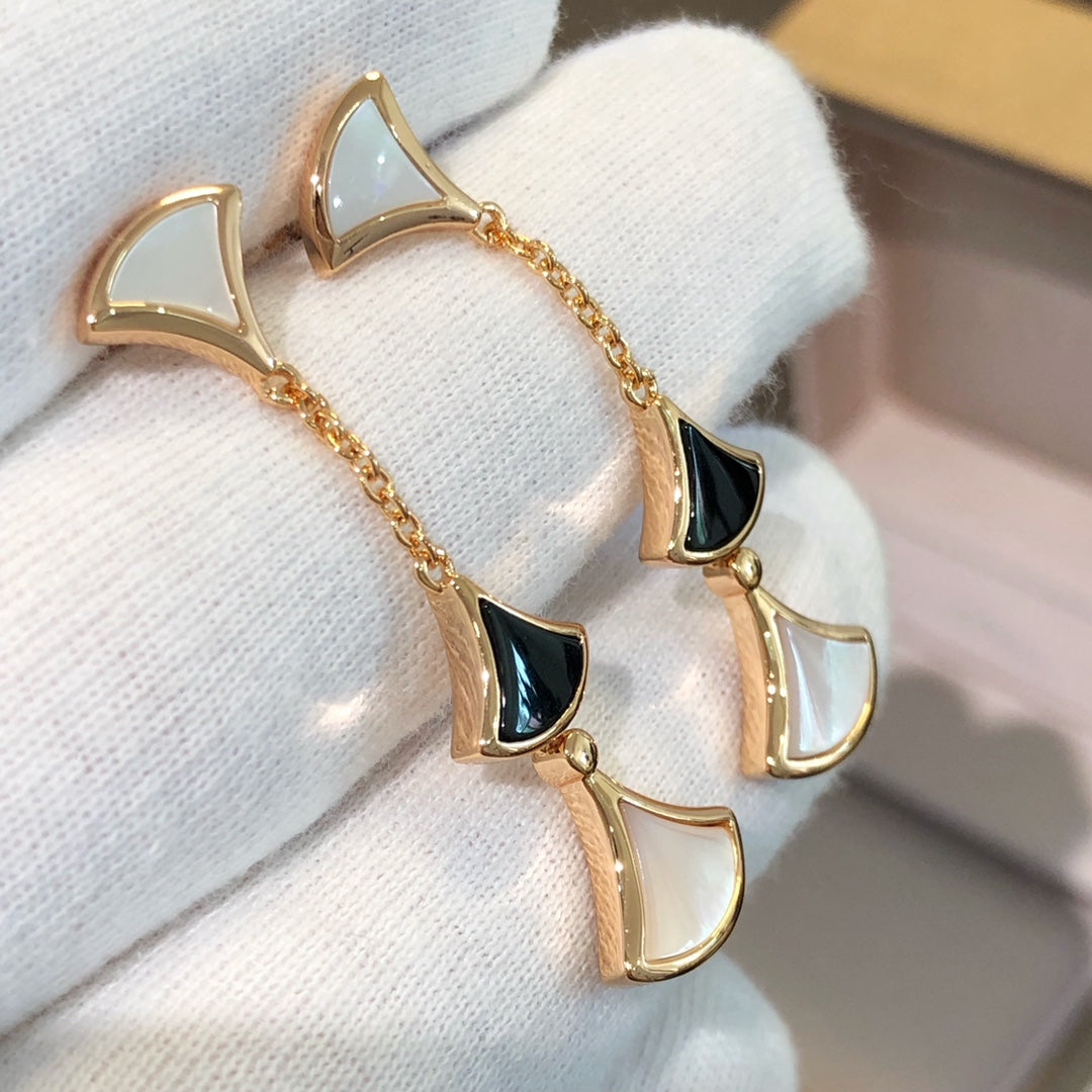 [Love's Uplift]DREAM EARRINGS 3 MOTIFS ONYX MOP PINK GOLD