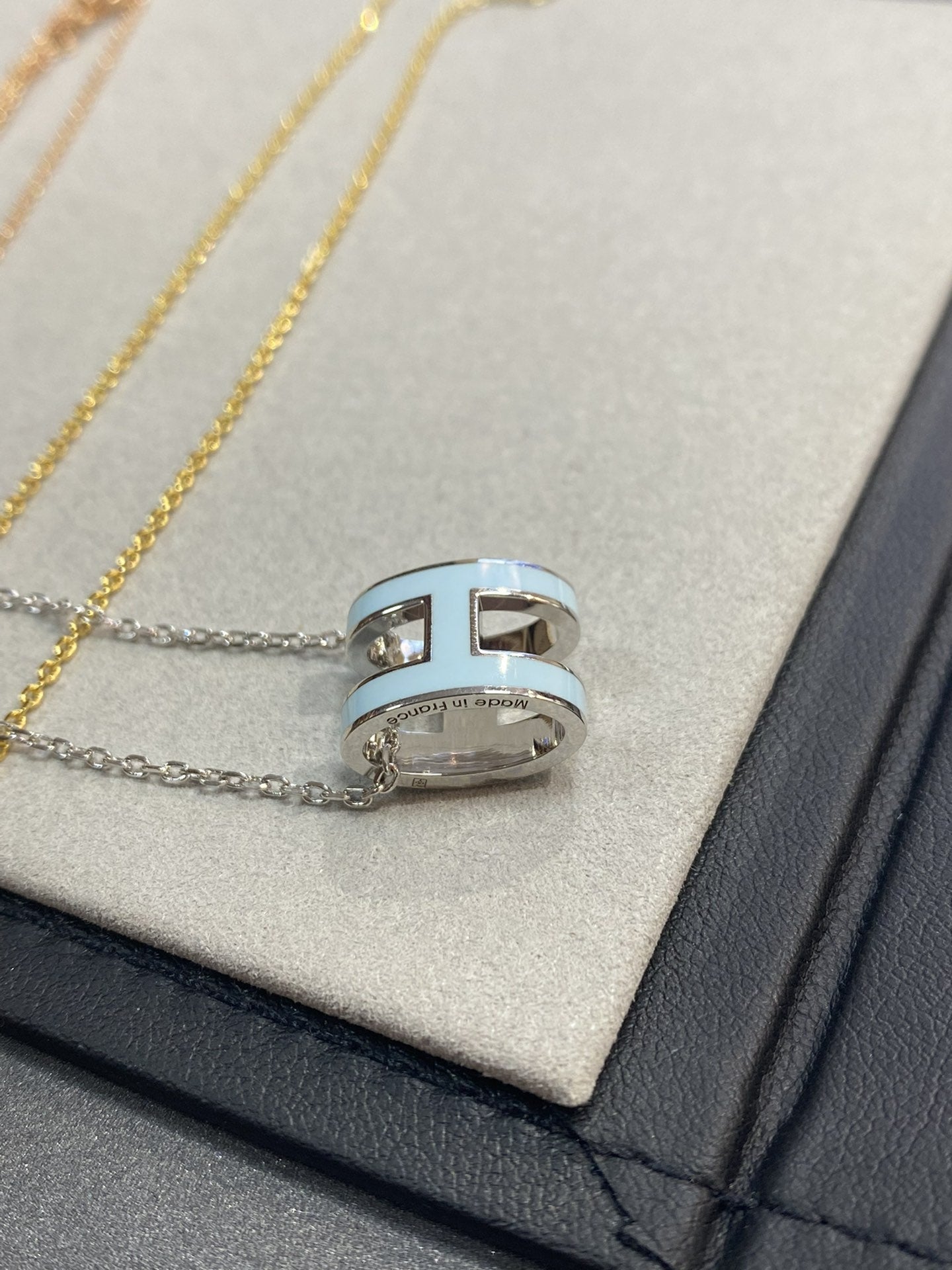 [Love's Uplift]POP H LIGHT BLUE NECKLACE