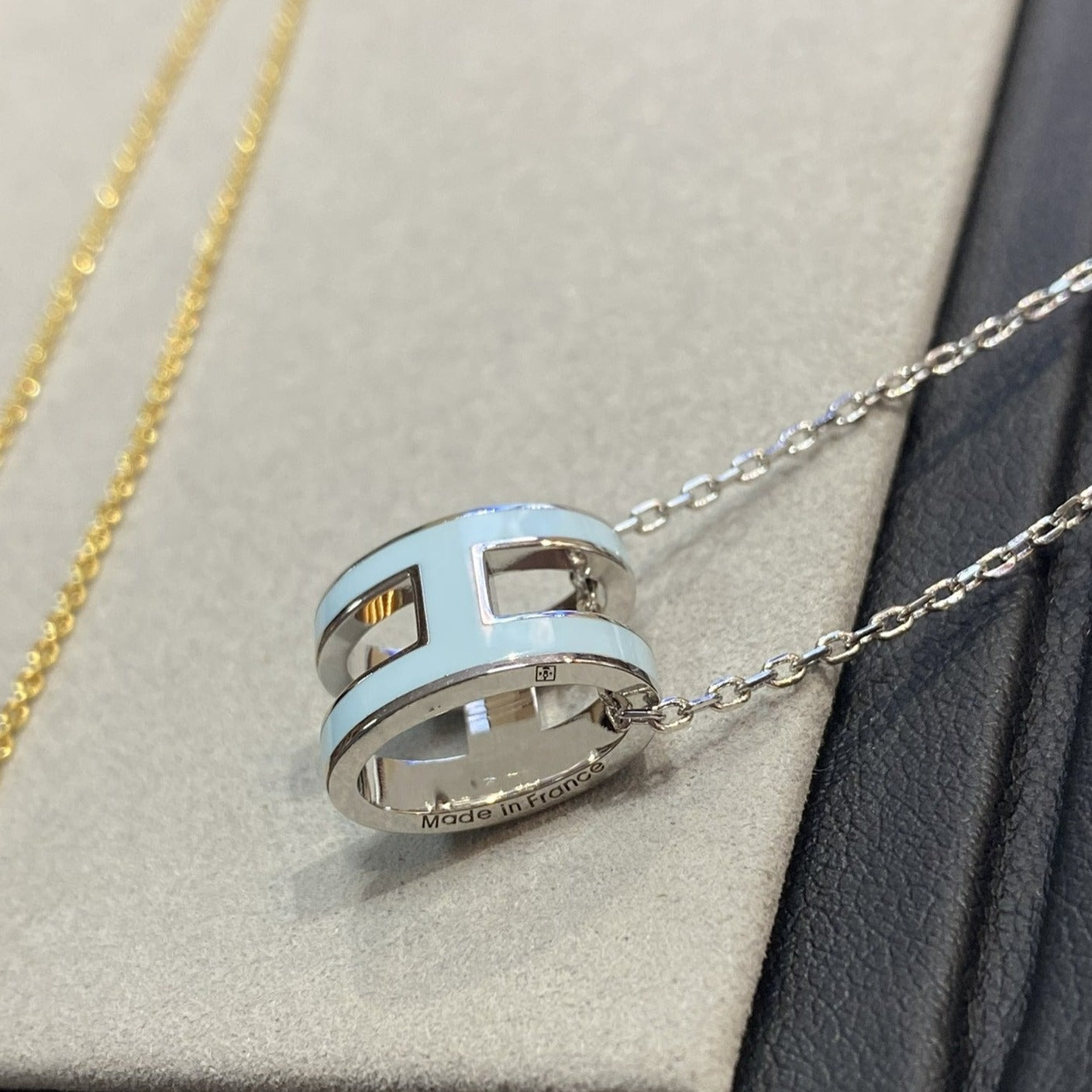 [Love's Uplift]POP H LIGHT BLUE NECKLACE
