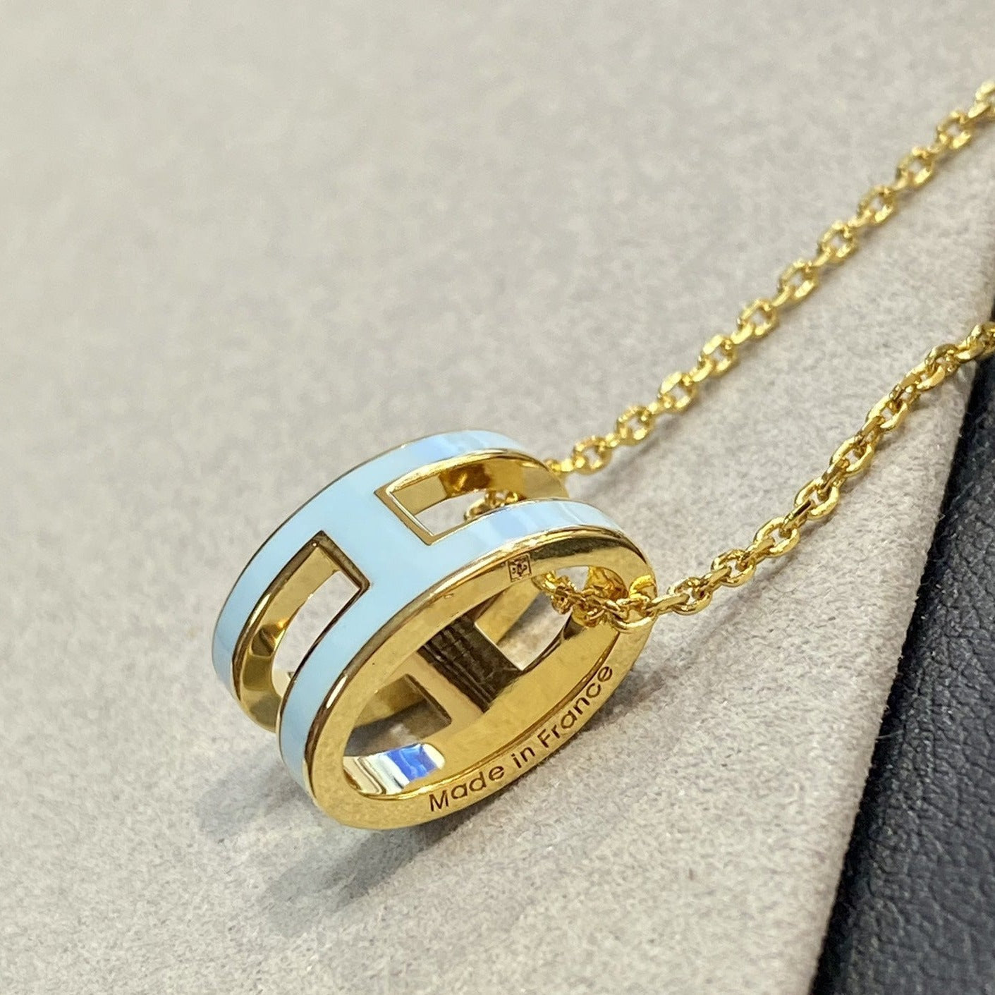 [Love's Uplift]POP H LIGHT BLUE NECKLACE