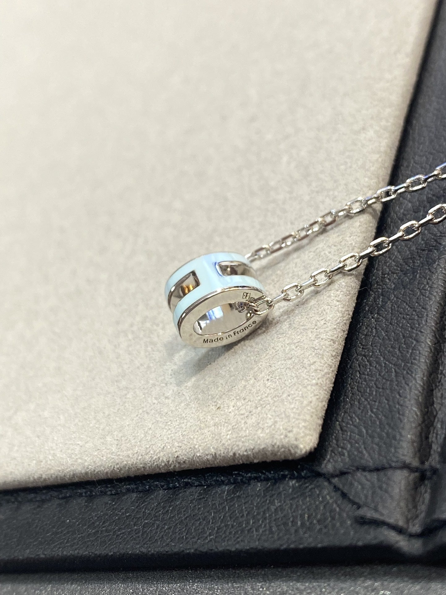 [Love's Uplift]POP H LIGHT BLUE NECKLACE