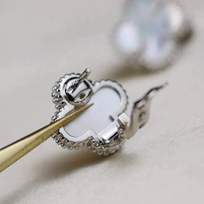 [Love's Uplift]CLOVER MEDIUM 1 MOTIFS  WHITE MOP EARRINGS SILVER