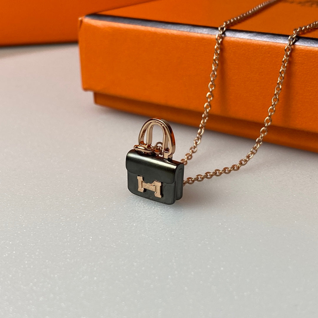 [Love's Uplift]CONSTANCE BLACK PEDANT PINK GOLD NECKLACE