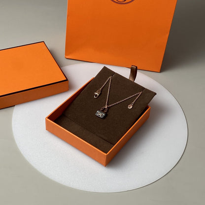 [Love's Uplift]CONSTANCE BLACK PEDANT PINK GOLD NECKLACE