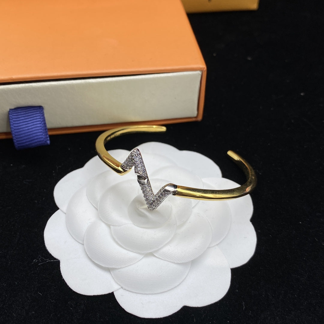 [Love's Uplift]VOLTE UPSITE DOWN DIAMOND GOLD OPEN BRACELET