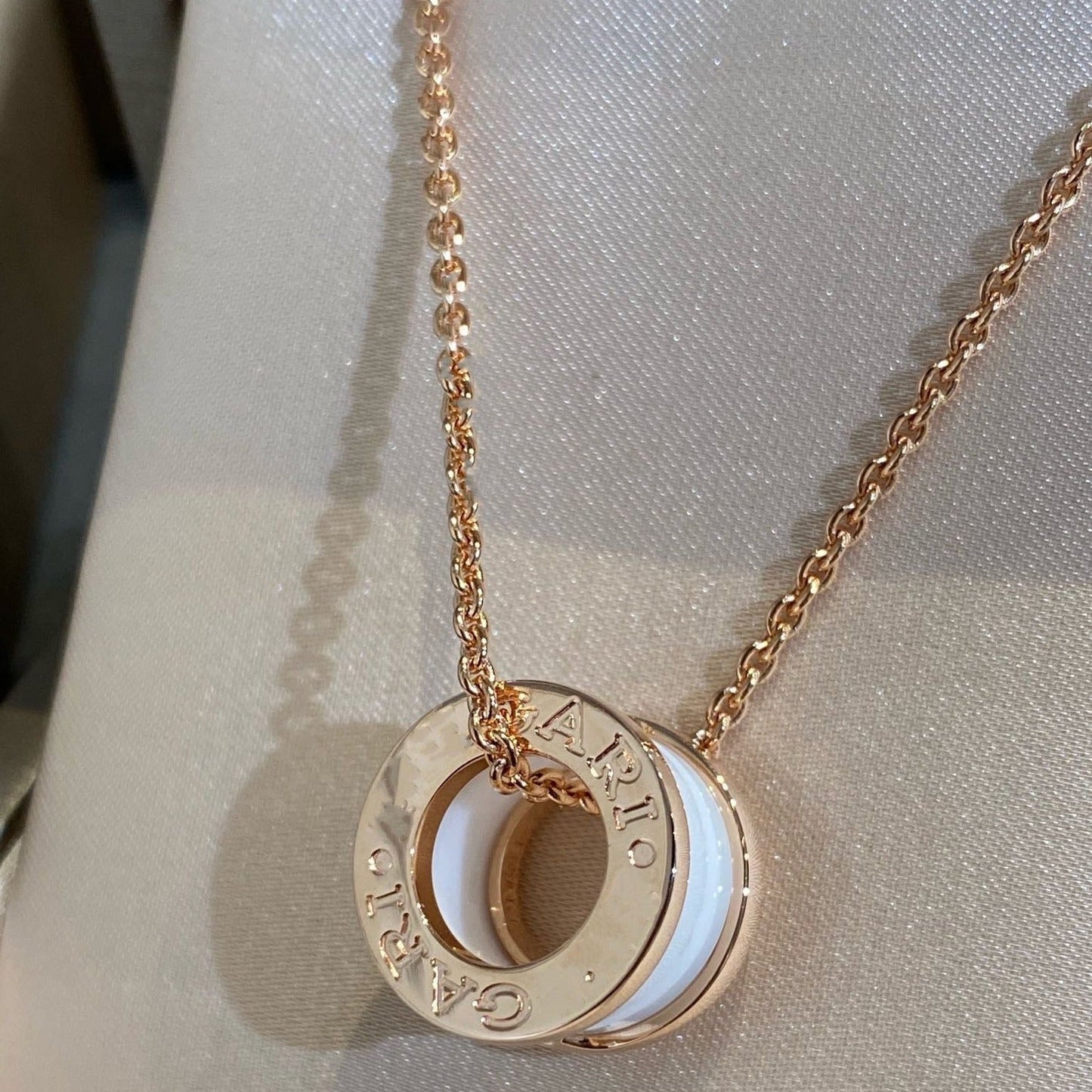 [Love's Uplift]ZERO 1 WHITE CERAMIC PINK GOLD NECKLACE