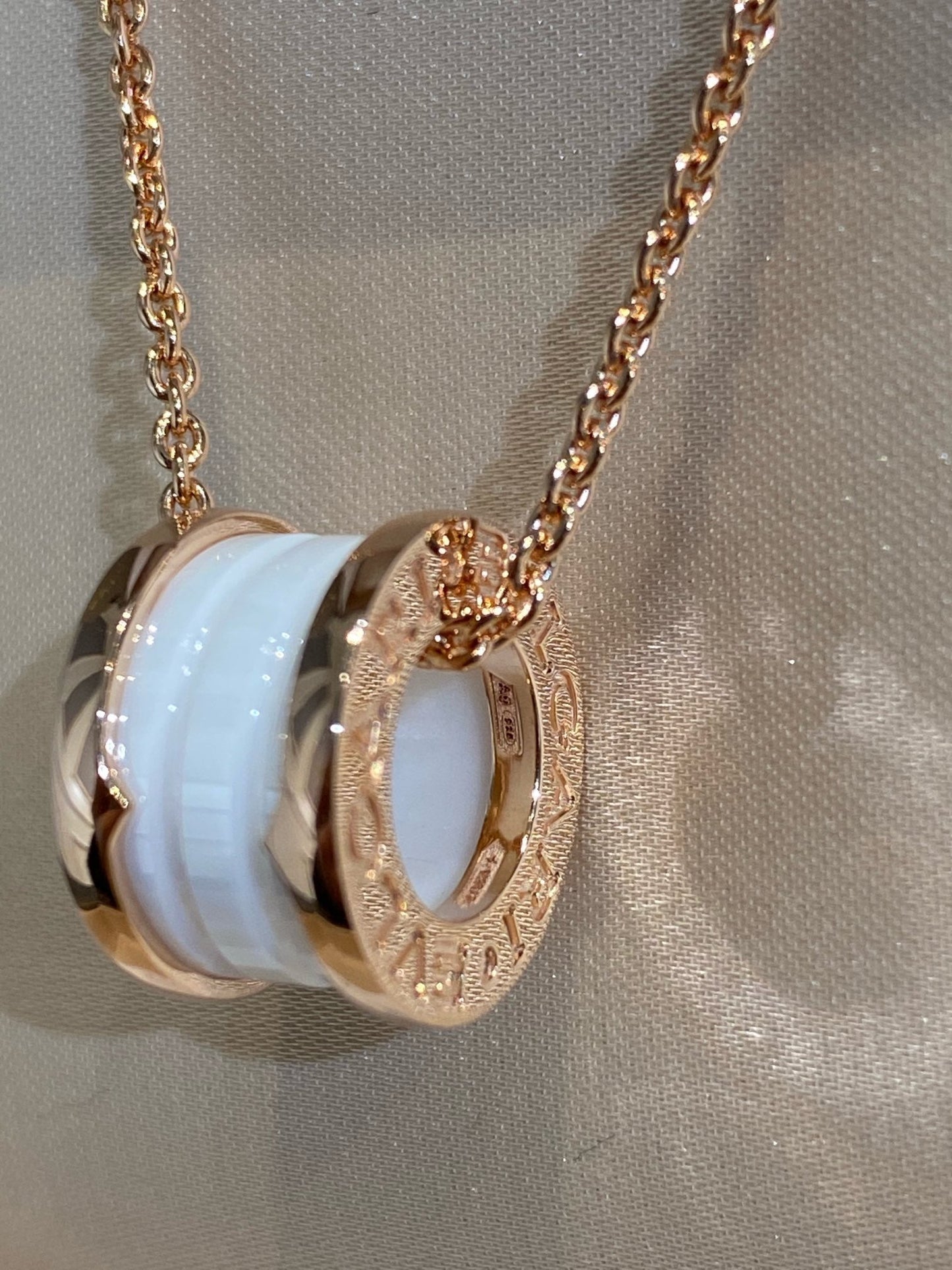 [Love's Uplift]ZERO 1 WHITE CERAMIC PINK GOLD NECKLACE