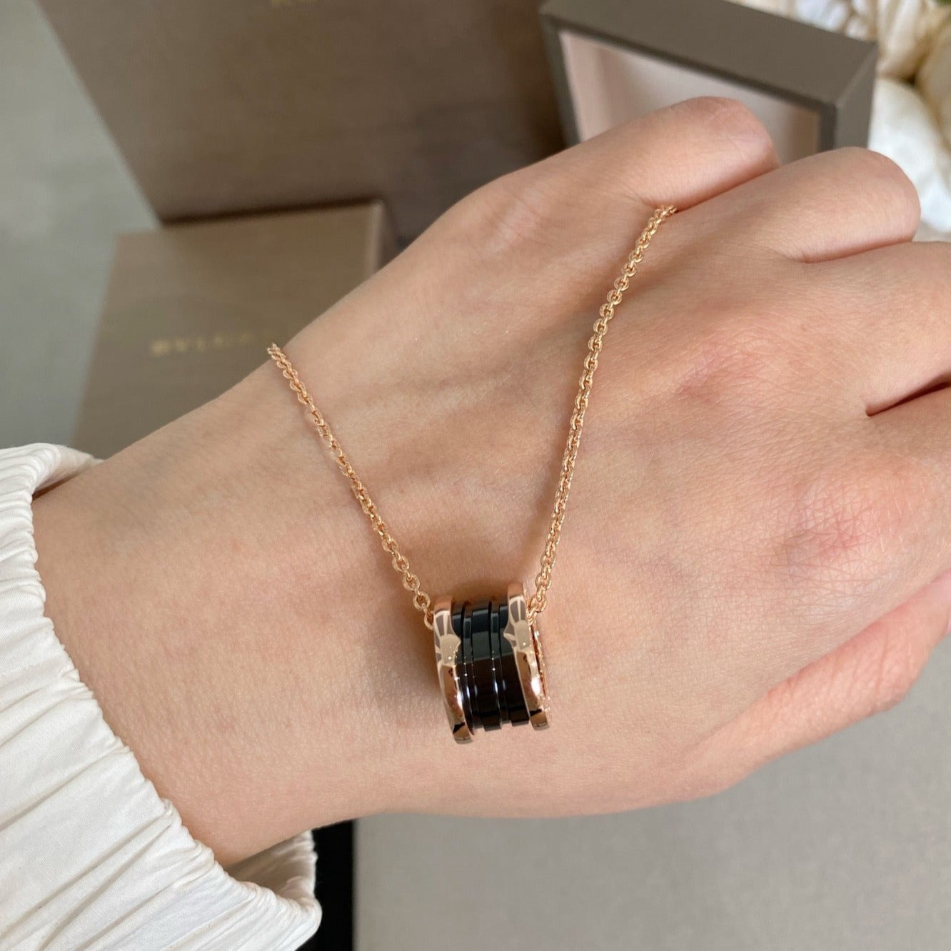 [Love's Uplift]ZERO 1 BLACK CERAMIC PINK GOLD NECKLACE