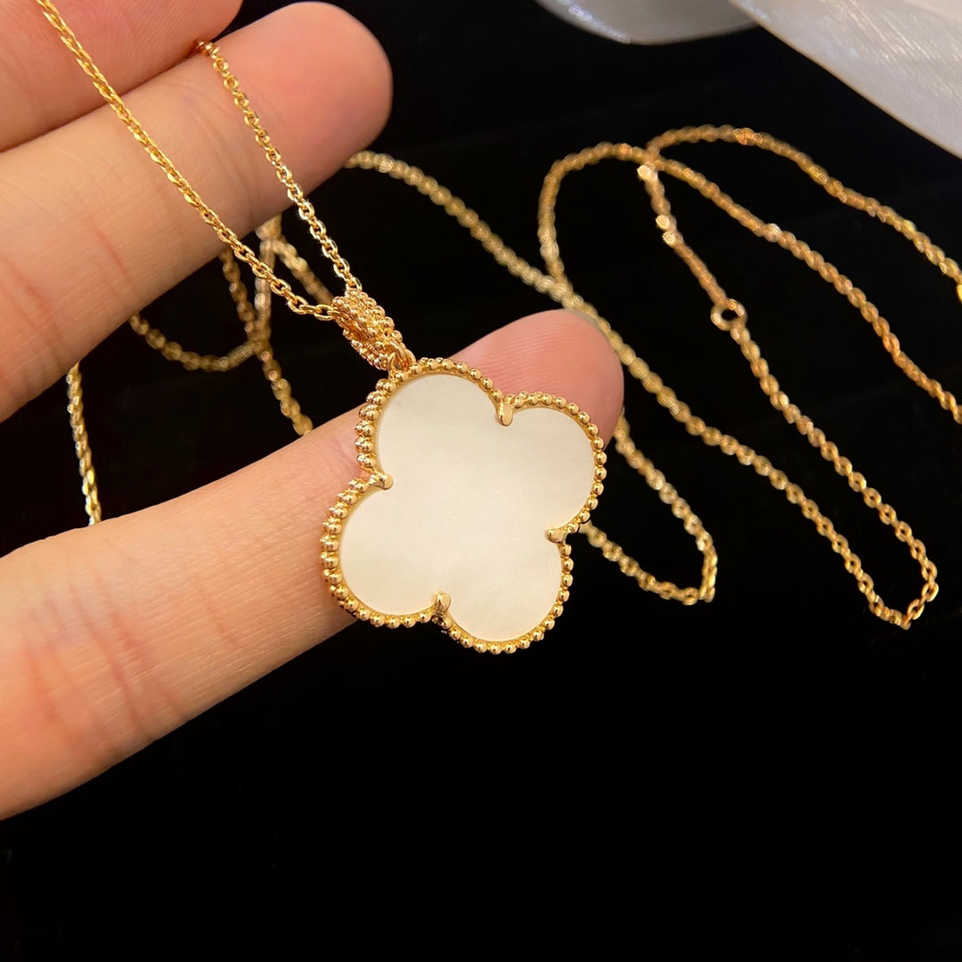 [Love's Uplift]CLOVER 25MM MOP LARGE PENDANT NECKLACE