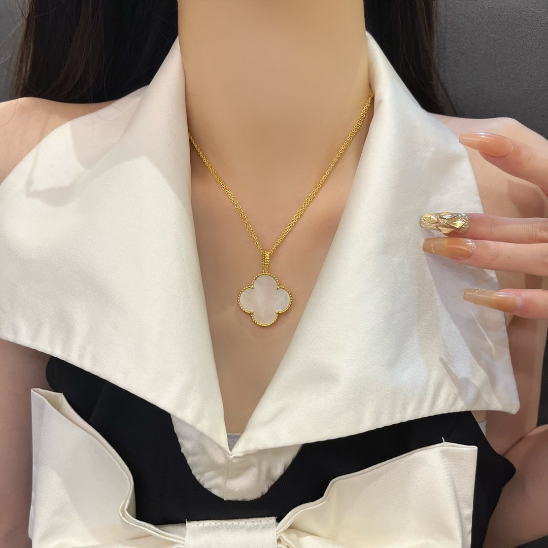 [Love's Uplift]CLOVER 25MM MOP LARGE PENDANT NECKLACE