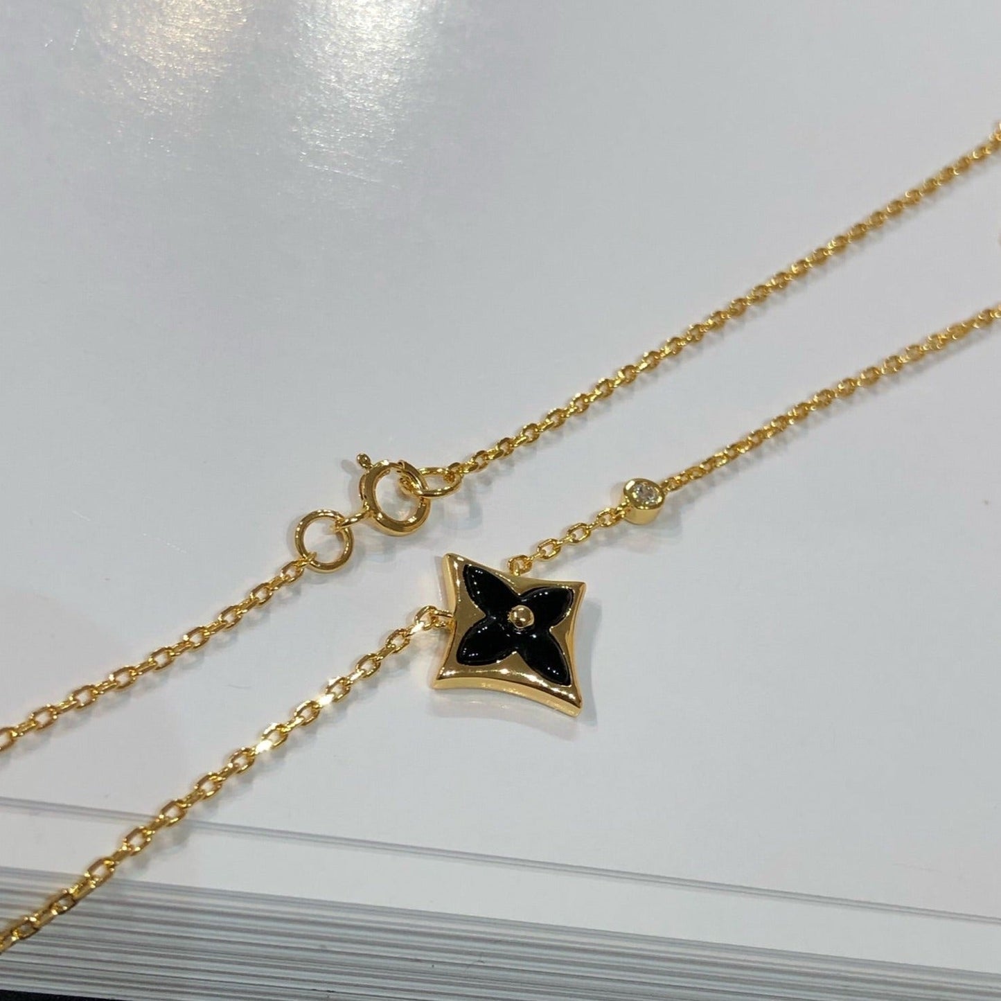 [Love's Uplift]STAR BLACK MOP NECKLACE