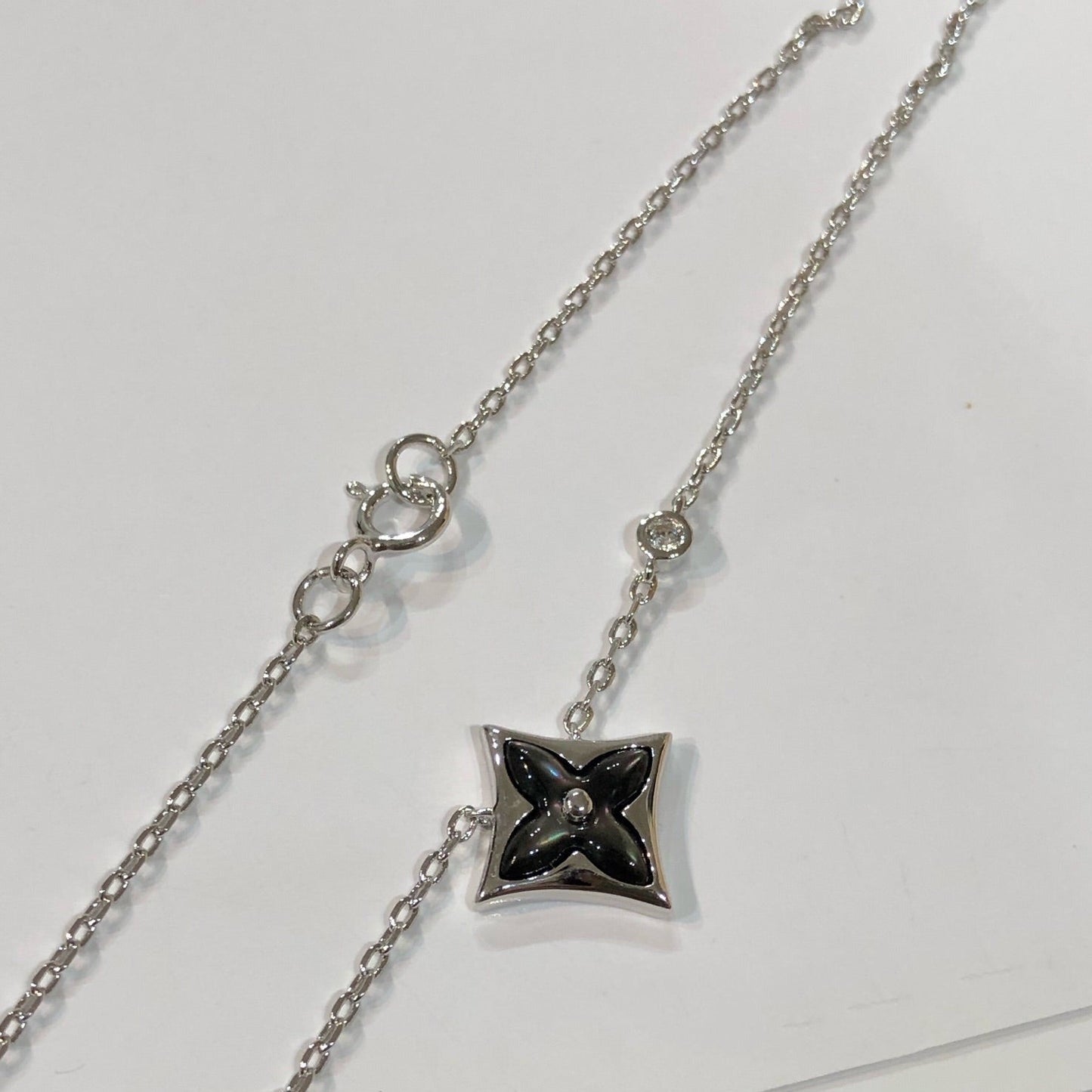 [Love's Uplift]STAR BLACK MOP NECKLACE