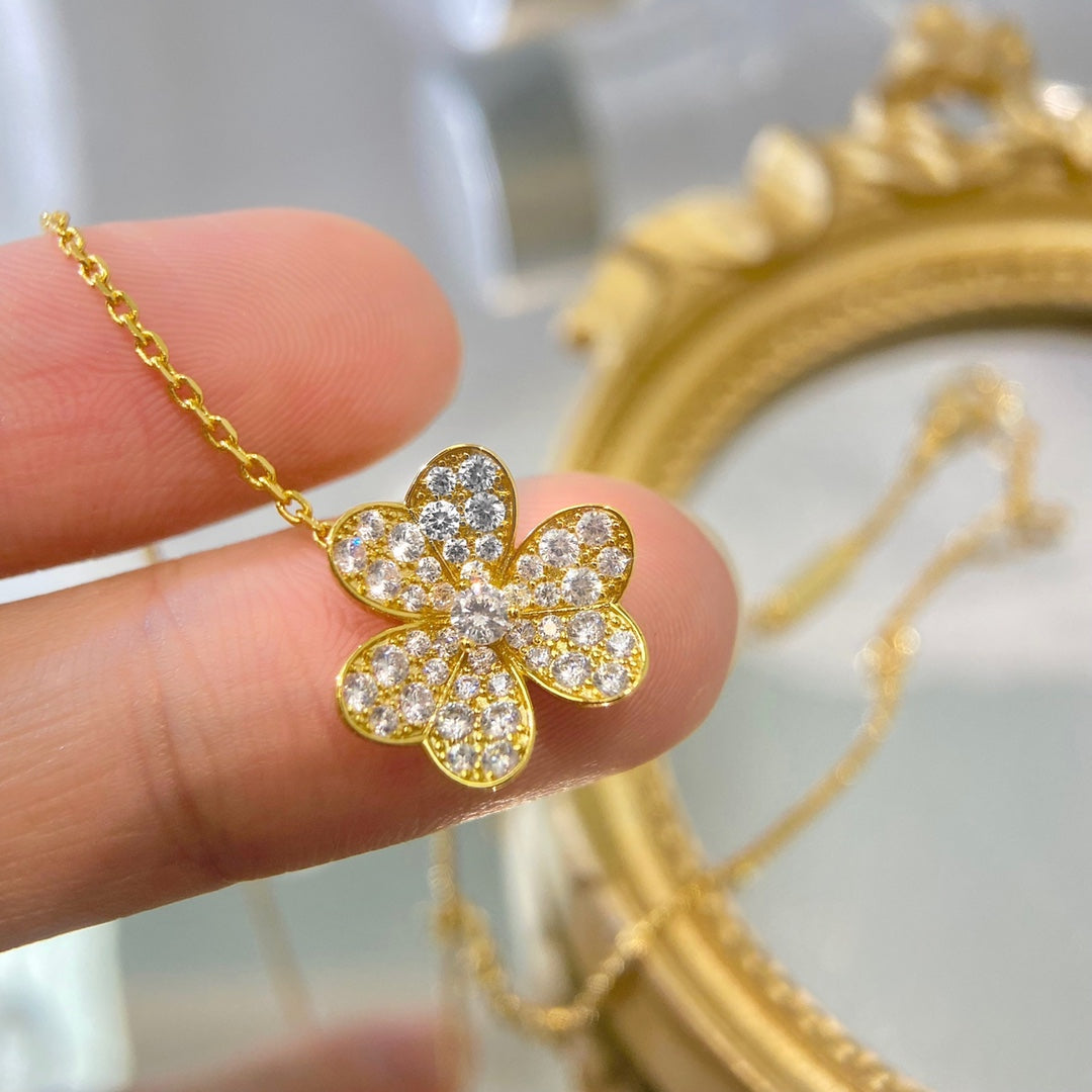 [Love's Uplift]FLOWER DIAMOND NECKLACE