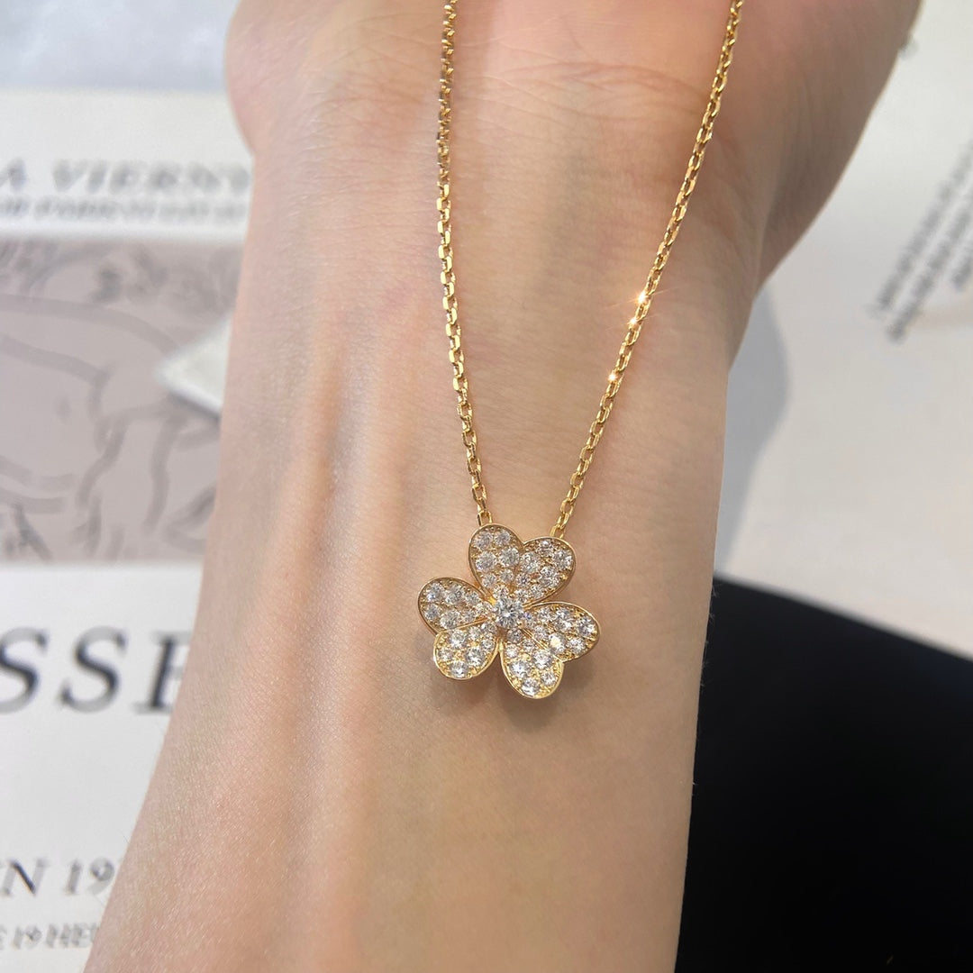 [Love's Uplift]FLOWER DIAMOND NECKLACE
