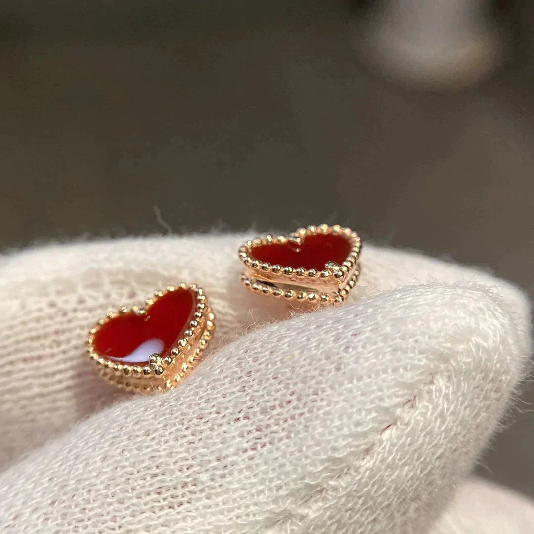 [Love's Uplift]HEART CARNELIAN STUD EARRINGS