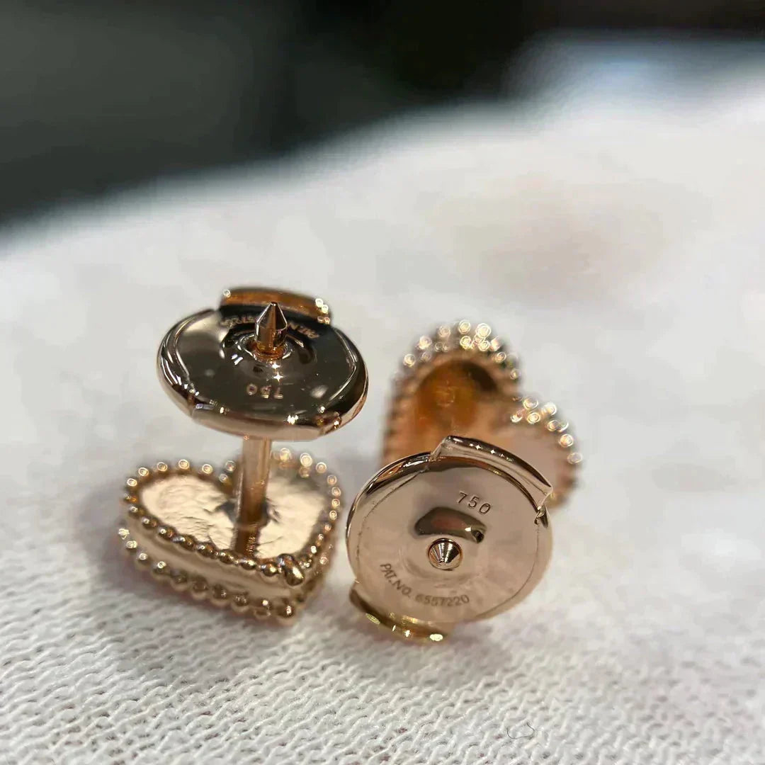 [Love's Uplift]HEART CARNELIAN STUD EARRINGS