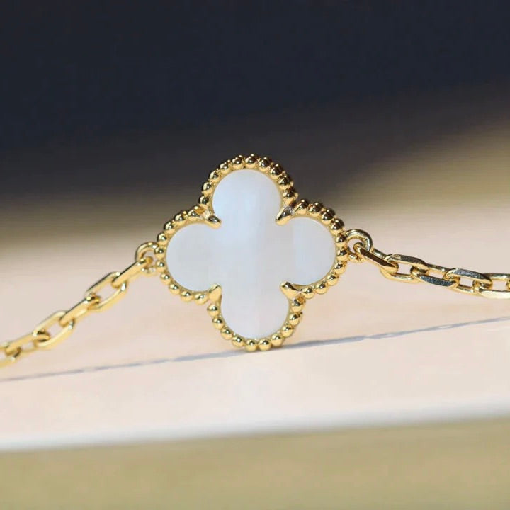 [Love's Uplift]CLOVER 20 MOTIFS WHITE MOP NECKLACE