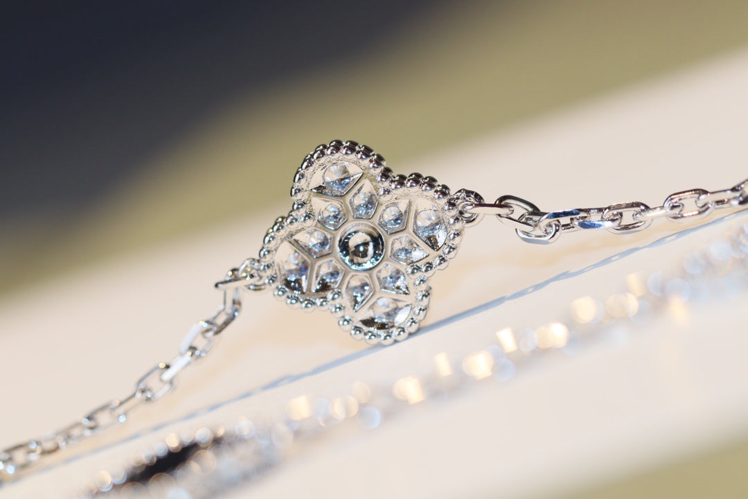 [Love's Uplift]CLOVER 20 MOTIFS ONYX DIAMOND SILVER