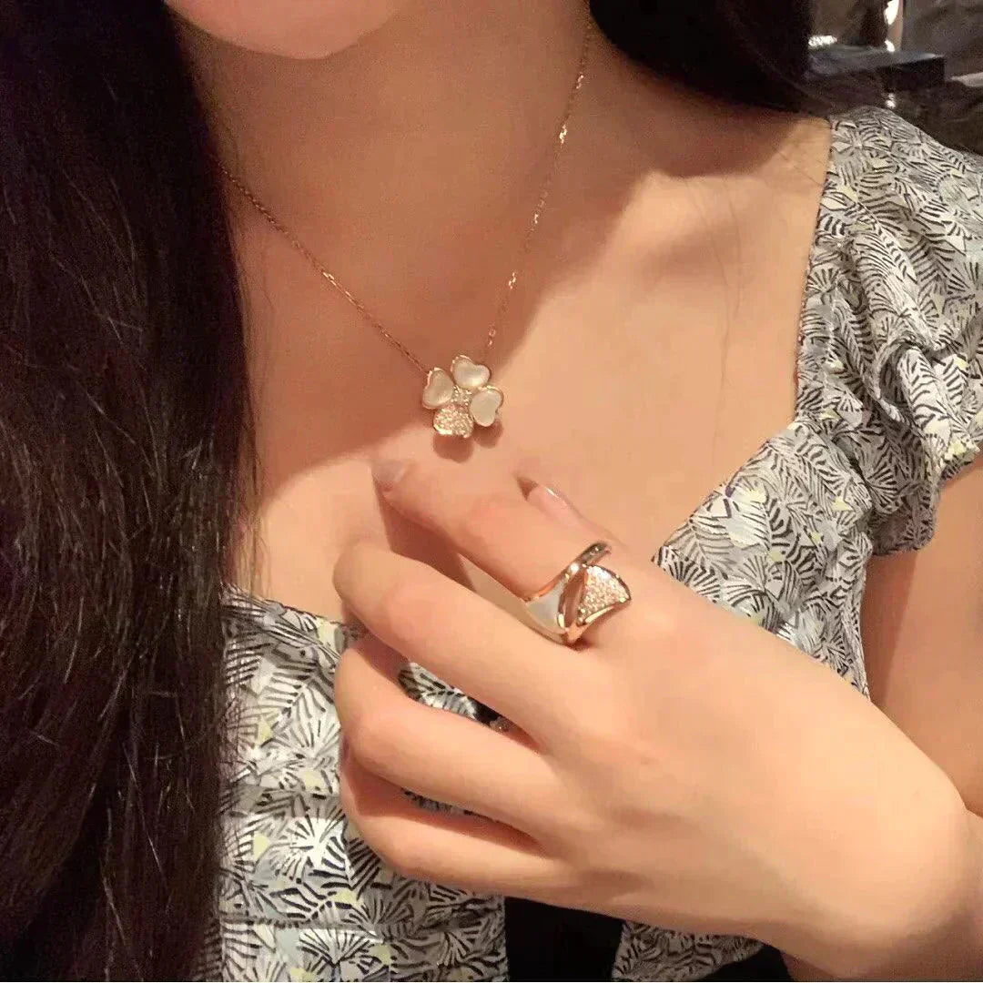 [Love's Uplift]CLOVER MOP DIAMOND ROSE GOLD NECKLACE