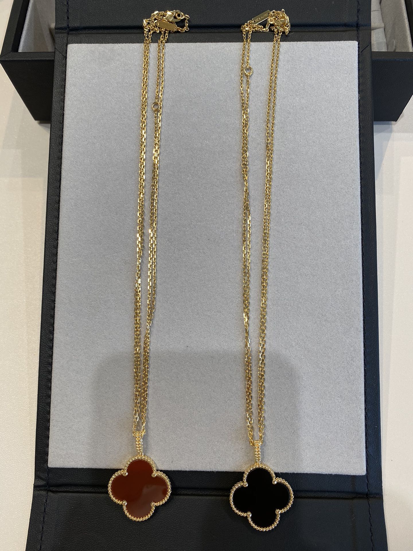 [Love's Uplift]CLOVER 25MM NECKLACE GOLD CARNELIAN